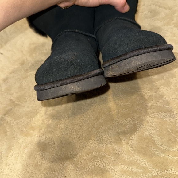 UGGS - Picture 7 of 7